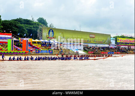 PHICHIT, THAÏLANDE - 7 septembre 2019 : Phichit courses de bateau est un événement traditionnel de longue date. au cours du mois de septembre de chaque année sur la rivière Nan en fr Banque D'Images