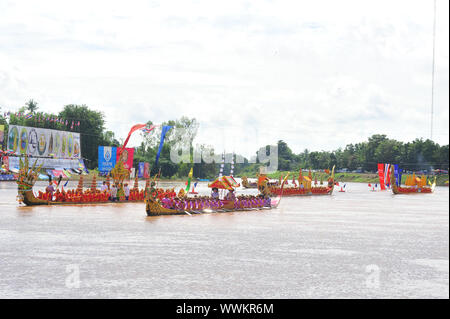 PHICHIT, THAÏLANDE - 7 septembre 2019 : Phichit courses de bateau est un événement traditionnel de longue date. au cours du mois de septembre de chaque année sur la rivière Nan en fr Banque D'Images