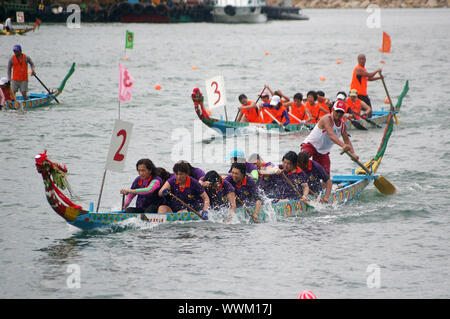 Course de bateaux-dragons à Hong Kong Banque D'Images