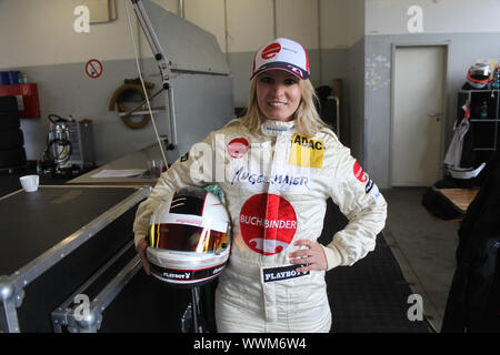 Model, Playmate Doreen Seidel racer à l'ADAC GT Masters 2013 Oschersleben / Bode Banque D'Images