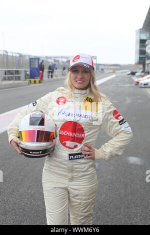 Model, Playmate Doreen Seidel racer à l'ADAC GT Masters 2013 Oschersleben / Bode Banque D'Images