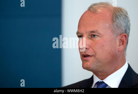 Munich, Allemagne. 16 Sep, 2019. Alexander Everke, PDG d'AMS, assiste à une conférence de presse. La bataille d'offres pour le fabricant d'éclairage Osram, qui est à vendre, entre dans une phase décisive. Crédit : Sven Hoppe/dpa/Alamy Live News Banque D'Images