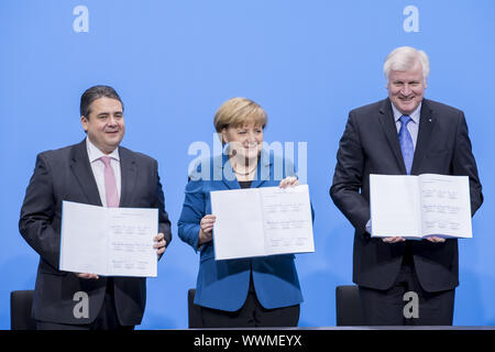 CDU, CSU et SPD la signature de l'accord de coalition à Berlin. Banque D'Images