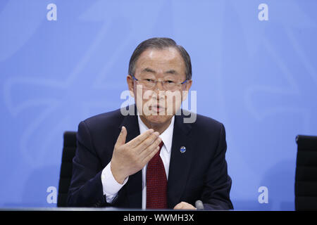 Merkel reçoit le secrétaire général de l'Organisation des Nations Unies, Ban Ki-moon, à Berlin Banque D'Images