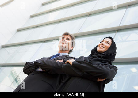 Deux entrepreneurs de bâtiment smiling Banque D'Images