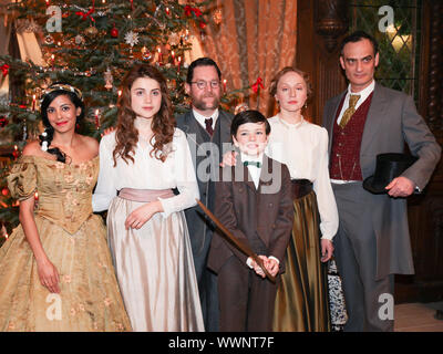 Collien Ulmen-Fernandez,Mala Emde Jürgen Tonkel,,Leonard Seyd,Brigitte Hobmeier,Anatole Taumann,Familie Stahlbaum Banque D'Images