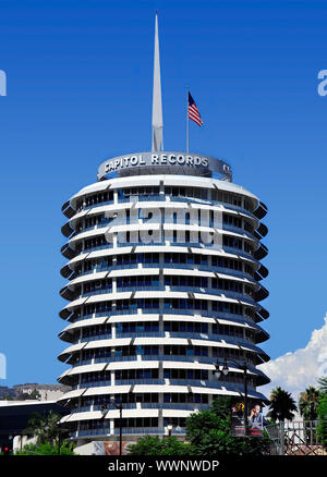LOS ANGELES - le 25 août : Capitol Records Tower le 28 août 2010 dans la région. Capitol Records est un label américain, anciennement situé dans la région. Sa Banque D'Images