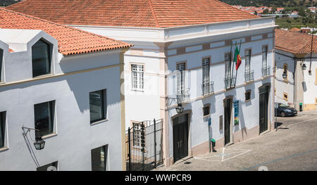 Evora, Portugal - 5 mai 2018 : Maison typique de l'architecture de détails centre ville historique un jour de printemps Banque D'Images