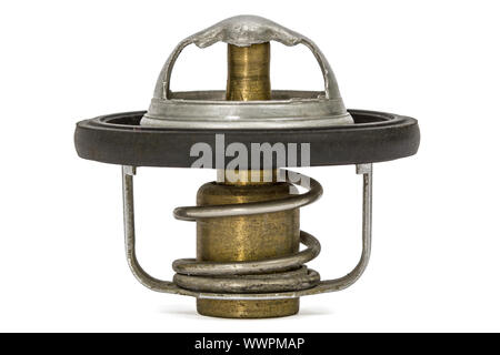 Le thermostat d'un système de refroidissement, les pièces de rechange pour automobiles, isolé sur fond blanc Banque D'Images