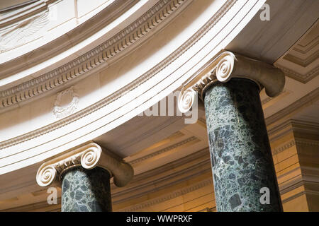 Washington DC, USA - 6 juin 2019 : Les colonnes à l'intérieur de la National Gallery of Art Banque D'Images