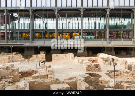 Mercat del Born est un ancien marché public et l'un des plus importants édifices de Barcelone Banque D'Images