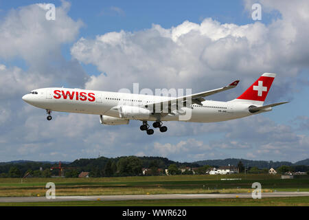 Swiss Air Lines Airbus A330-300 l'aéroport de Zurich Banque D'Images