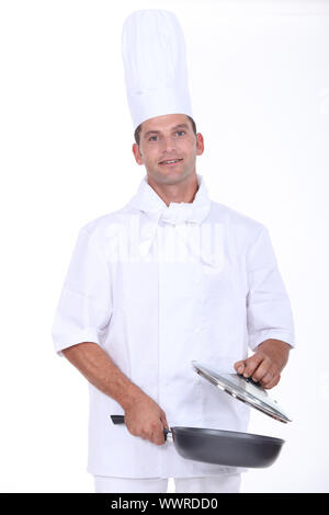 Chef holding une casserole Banque D'Images