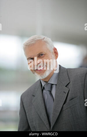 Smiling senior businessman Banque D'Images