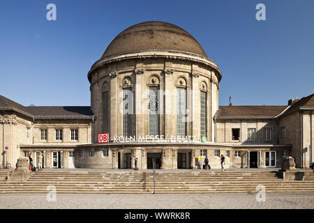 Koeln Messe/Deutz station building, Cologne, Rhénanie du Nord-Westphalie, Allemagne, Europe Banque D'Images