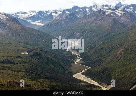 Glacier et la rivière ci-dessous Felsite Peak dans le parc national Kluane, Yukon, Canada Banque D'Images