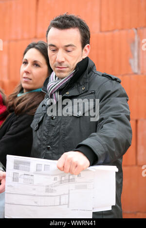 Les clients visitant le site de construction Banque D'Images