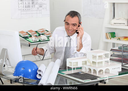 Architecte sur appel téléphonique Banque D'Images