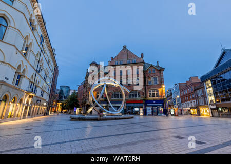 Zone piétonne de rue Arthur près de Victoria Square à Belfast, en Irlande du Nord Banque D'Images