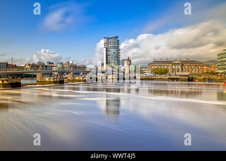 Le Custom House et Lagan River dans la région de Belfast, en Irlande du Nord Banque D'Images