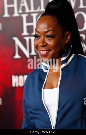 Tichina Arnold aux arrivées de nuit d'ouverture de Universal Studios' Halloween Horror Nights, Universal Studios Hollywood, Universal City, CA, le 12 septembre 2019. Photo par : Priscilla Grant/Everett Collection Banque D'Images