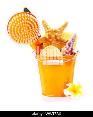 Toilette isolé sur fond blanc avec fleur de frangipanier et d'étoiles, des soins de santé et de spa concept Banque D'Images