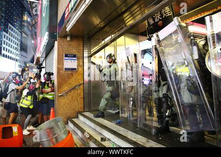 Hong Kong, Chine. 15 Sep, 2019. Un mars non autorisés ont tourné à la violence quand proHong Kong, Chine. Septembre 15th, 2019. Un mars non autorisé a dégénéré lorsque des manifestants et la police d'affrontements à plusieurs endroits à Hong Kong.testeurs et affrontements police à plusieurs endroits à Hong Kong. Gonzales : Crédit Photo/Alamy Live News Banque D'Images