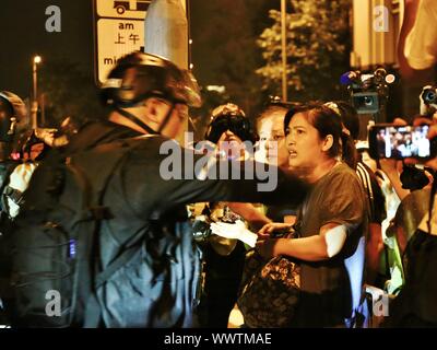 Hong Kong, Chine. 15 Sep, 2019. Un mars non autorisé a dégénéré lorsque des manifestants et la police d'affrontements à plusieurs endroits à Hong Kong. Gonzales : Crédit Photo/Alamy Live News Banque D'Images