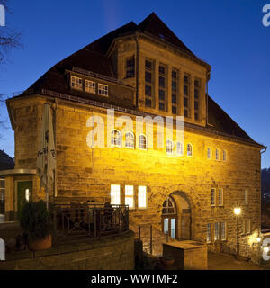 Maison de ville historique Langenberg au crépuscule, Velbert, Rhénanie du Nord-Westphalie, Allemagne, Europe Banque D'Images