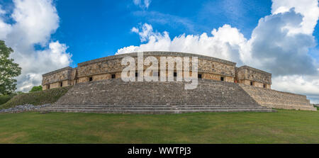 Le palais du gouverneur dans une ancienne ville maya d'Uxmal, Yucatan, Mexique Banque D'Images
