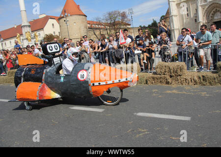 Zagreb, Croatie - 14 septembre 2019 : Zagreb Red Bull, course Soapboax drôle événement extérieur gratuit Banque D'Images