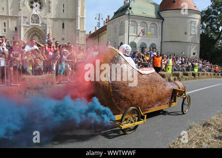 Zagreb, Croatie - 14 septembre 2019 : Zagreb Red Bull, course Soapboax drôle événement extérieur gratuit Banque D'Images