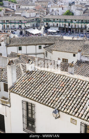 Madrid, tuile classique, Chinchon, municipalité espagnole célèbre pour sa vieille place médiévale de couleur verte, village médiéval de Banque D'Images