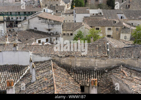 Toit de tuiles classiques, rural, Chinchon, municipalité espagnole célèbre pour sa vieille place médiévale de couleur verte, village médiéval tou Banque D'Images