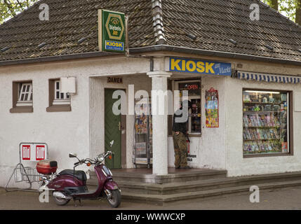 Kiosque au marché des mineurs settlement Friedrich Heinrich, Kiev, Ukraine Banque D'Images