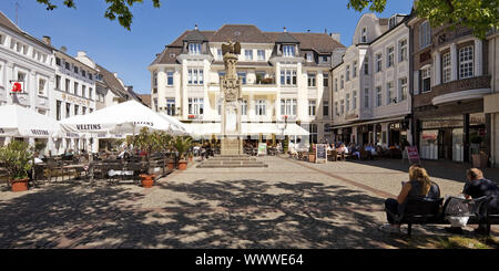 Place Altmarkt, Moers, Ruhr, Nordrhein-Westfalen, Germany, Europe Banque D'Images