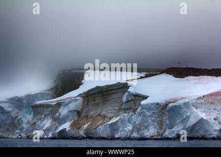 Falaises, glaciers et champs de neige Rudolf island Banque D'Images