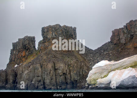 Falaises, glaciers et champs de neige Rudolf island Banque D'Images