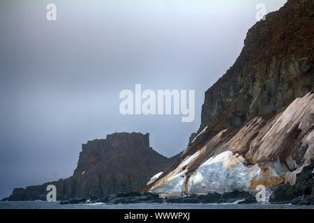 Falaises, glaciers et champs de neige Rudolf island Banque D'Images