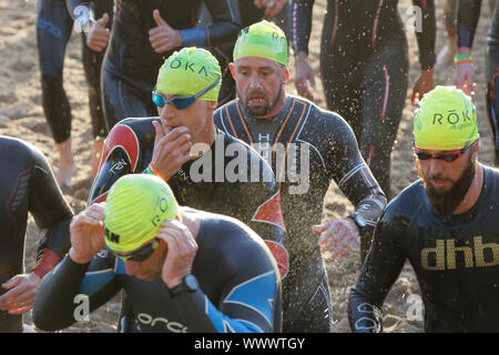 Tenby, UK. 15 Sep, 2019. Sur la photo : Ancien joueur de rugby international gallois Shane Williams (Centre supérieur). Dimanche 15 septembre 2019 Re : Ironman Triathlon event à Tenby, Pays de Galles, Royaume-Uni. ATHENA : crédit PHOTO AGENCY LTD/Alamy Live News Banque D'Images