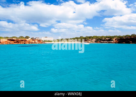 Plage de Cala Saona Formentera Baléares avec de l'eau turquoise Banque D'Images