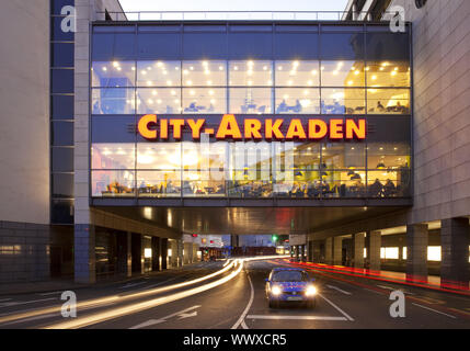 Arcades de la ville dans l'aube, Wuppertal, région du Bergisches Land, Rhénanie du Nord-Westphalie, Allemagne, Europe Banque D'Images