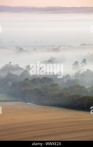 Belle brume matinale dérive sur le parc national des South Downs near Lewes Banque D'Images