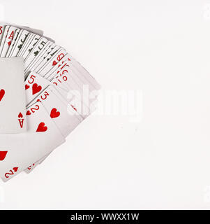 Cartes pour jouer au poker sont isolé sur fond blanc. Banque D'Images