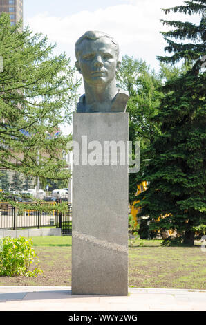 Moscou, Russie - le 10 août 2015 : Monument à cosmonaute Youri Gagarine dans l'Allée des cosmonautes au monument des conquérants, Banque D'Images
