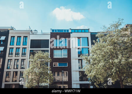 Maisons chères aux façades colorées Banque D'Images