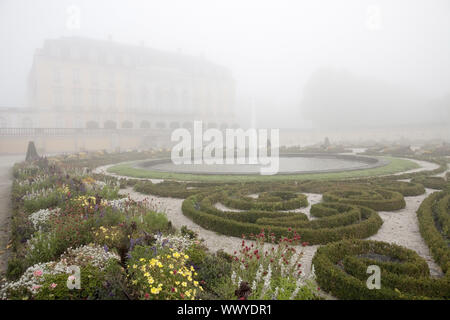 Jardin du Palais Augustusburg dans le brouillard, Bruehl, Rhénanie du Nord-Westphalie, Allemagne, Europe, Banque D'Images