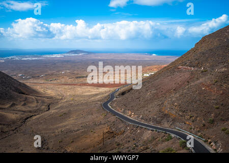 Vue depuis le Mirador de Puerto del Carmen à Lanzarote, îles Canaries, Espagne Banque D'Images