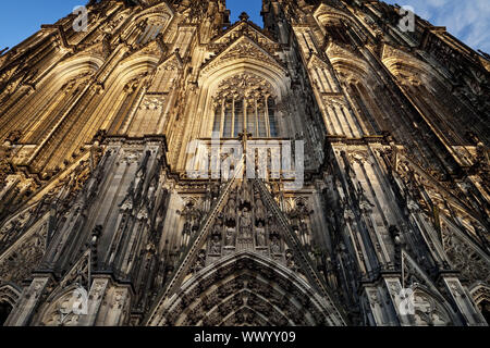 Portail principal, façade ouest, la cathédrale de Cologne, Cologne, Rhénanie du Nord-Westphalie, Allemagne, Europe Banque D'Images