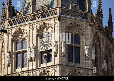 Tour de l'horloge de l'Hôtel de ville historique de Cologne, Cologne, Rhénanie du Nord-Westphalie, Allemagne, Europe Banque D'Images